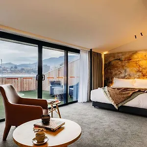macq-01-hotel.top-hotels-hobart.com/